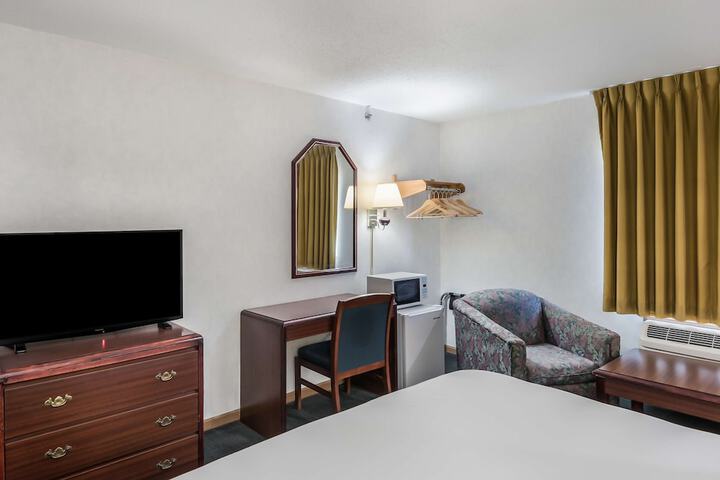 Room 18 of 33