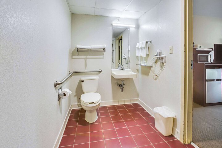 Room 16 of 28