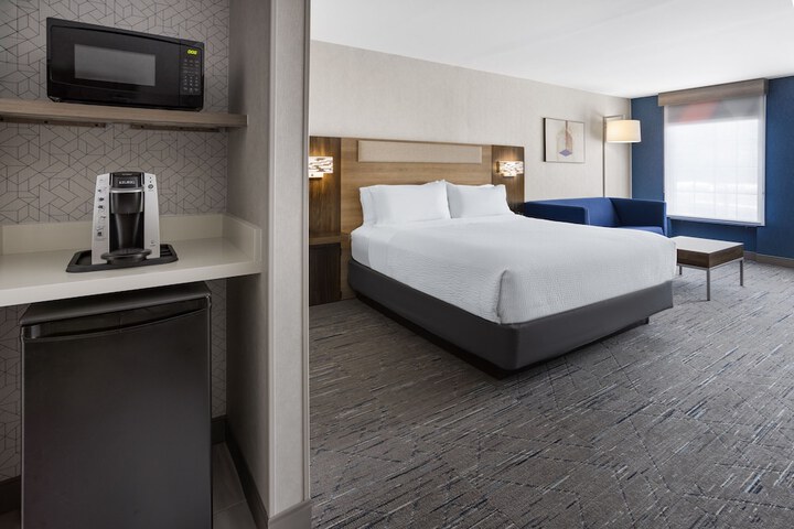 Room 32 of 65