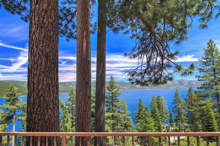 Stunning Views at Stargazer Lakefront Studio!