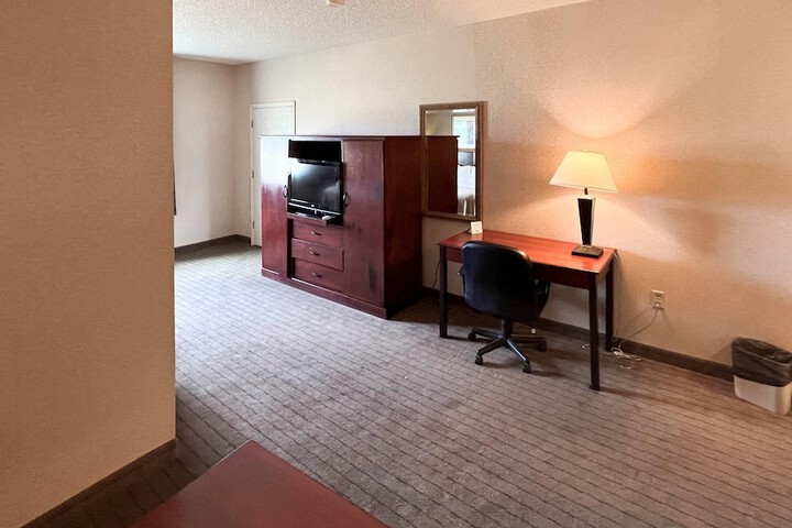 Quality Inn & Suites Grants - I-40