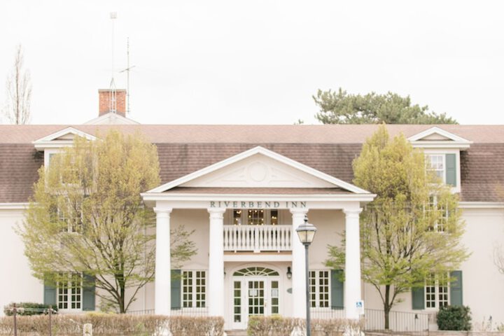 Riverbend Inn and Vineyard