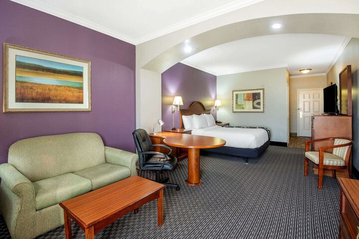 Room 10 of 30
