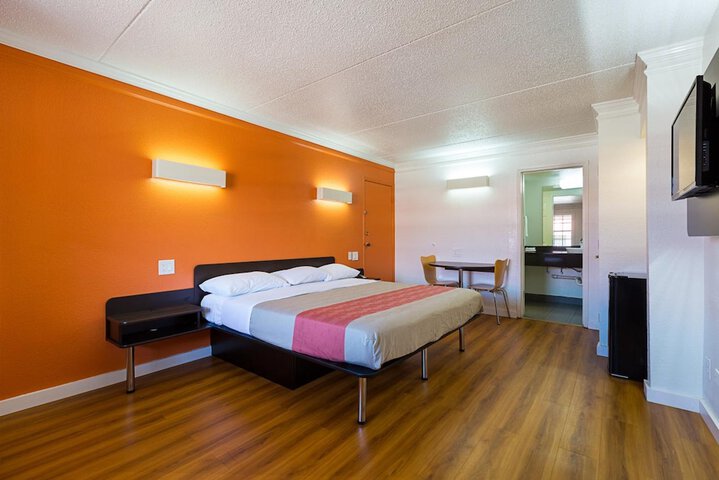 Room 18 of 52