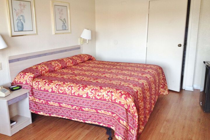 Room 4 of 13