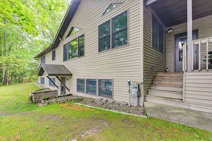 Lakefront Home w / Private Beach in Rhinelander!