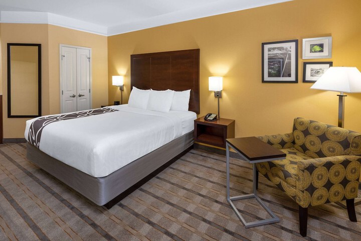 Room 30 of 39