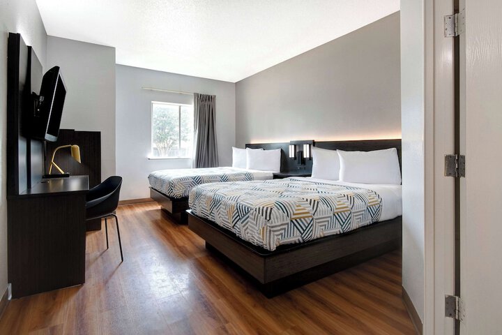 Room 8 of 26