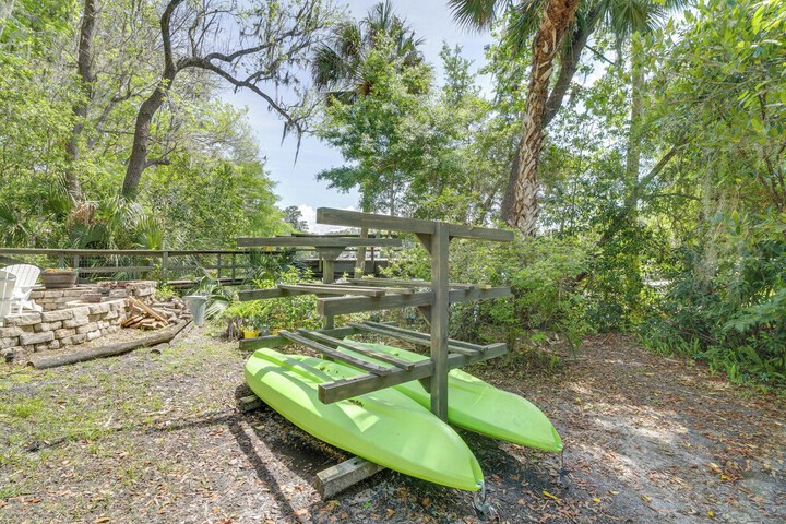 Dock & Kayaks: Riverfront Dunnellon Home!