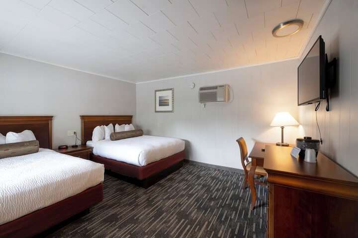 Scottys Lakeside Resort