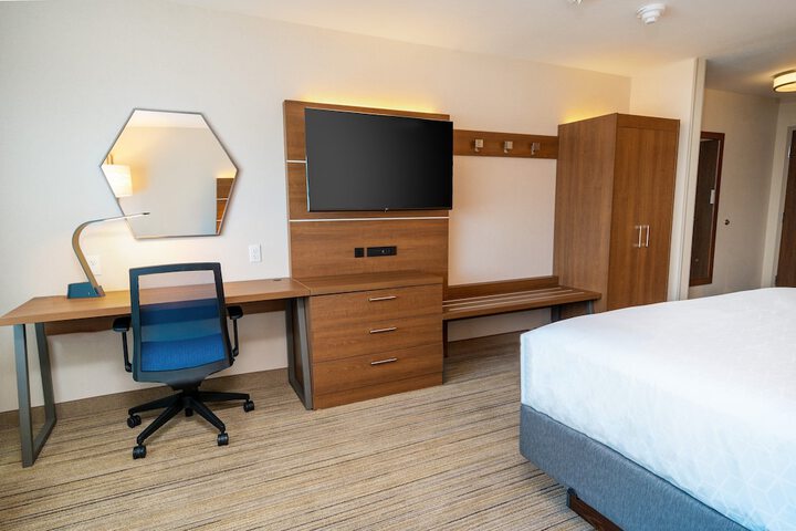 Room 27 of 37