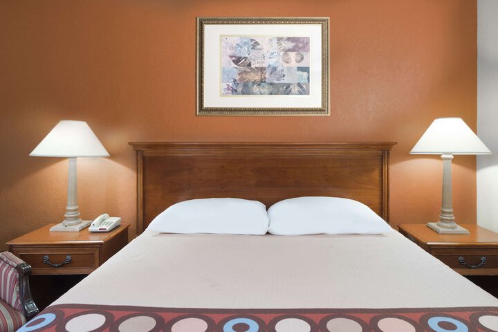Room 6 of 23