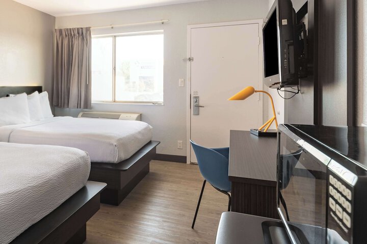 Room 25 of 36