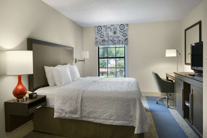 Room 16 of 38