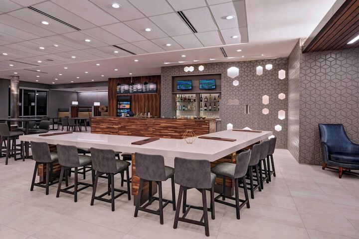 Courtyard by Marriott Houston Sugar Land / Lake Pointe