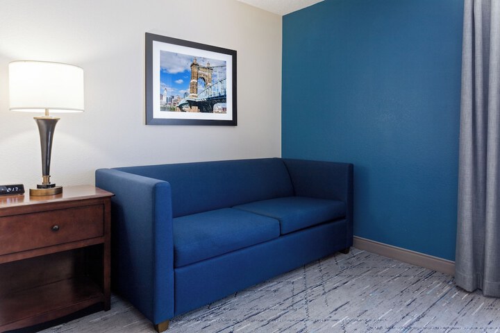 Holiday Inn Express & Suites Cincinnati Riverfront by IHG
