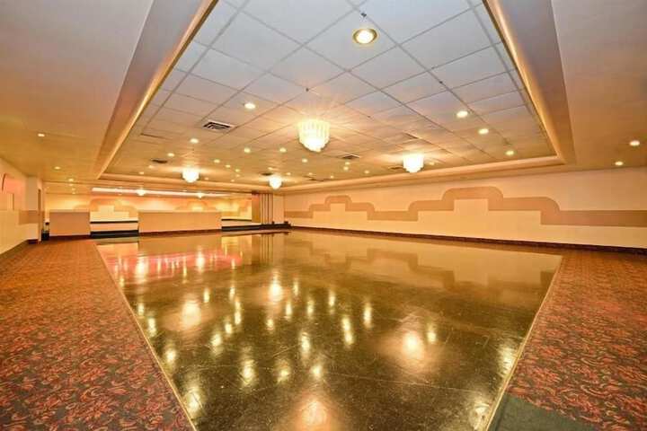 Howard Johnson by Wyndham Benton Harbor / St. Joseph