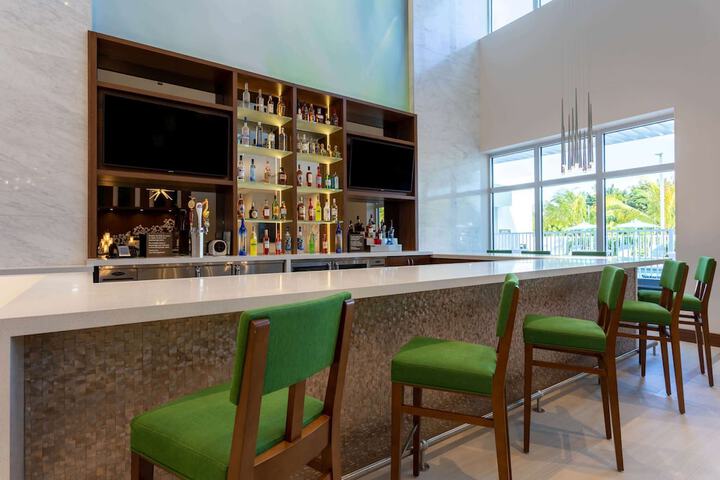 Lounge 57 of 63