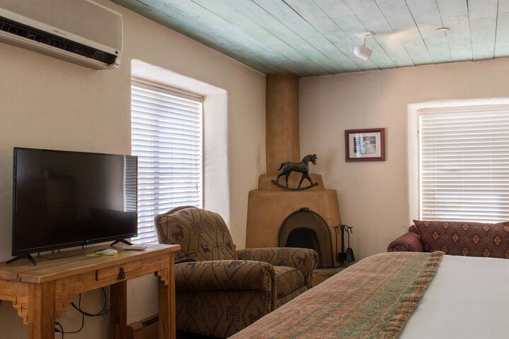 Room 28 of 34