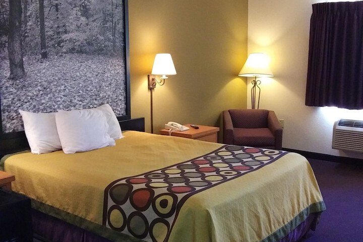 Room 25 of 39