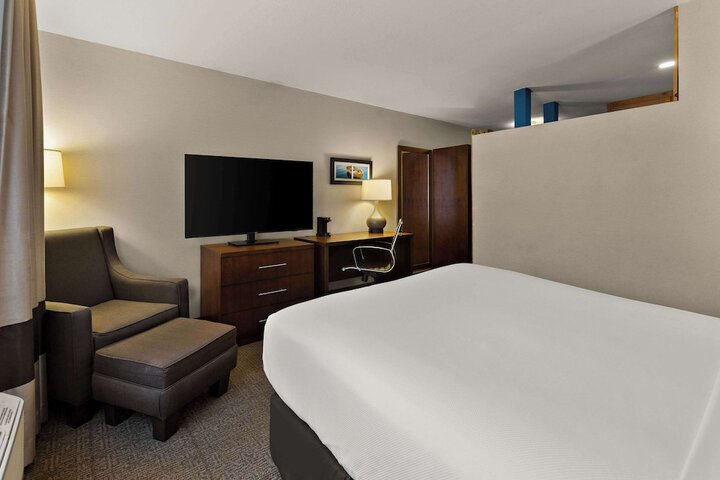 Comfort Inn & Suites Ludington near US-10