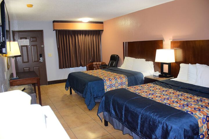 Room 7 of 18