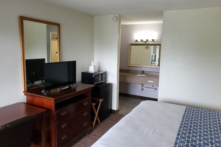 Room 16 of 28