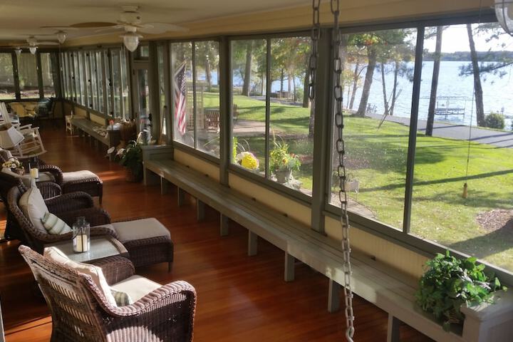 Lake Ripley Lodge w Lake Front Rooms Grand Porch, Kayaks & Paddleboard