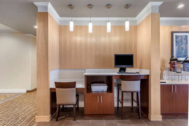 Business Center 33 of 33