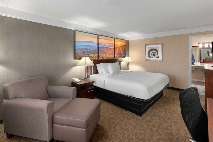 Room 19 of 38