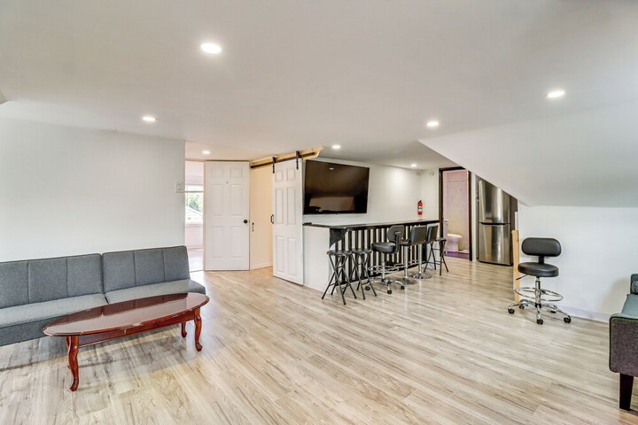 Walkable Abode in Stroudsburgs Business District!