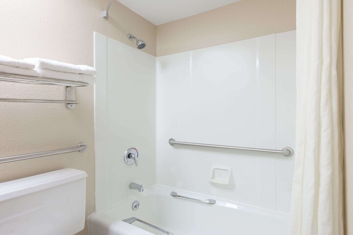 Room 12 of 25