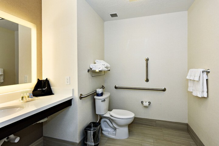 Room 18 of 34
