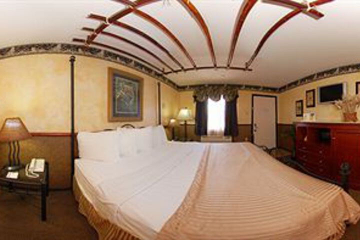 Rodeway Inn & Suites