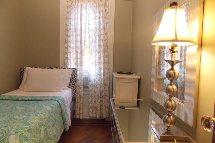 Room 15 of 18