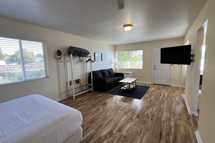 Room 105 of 173
