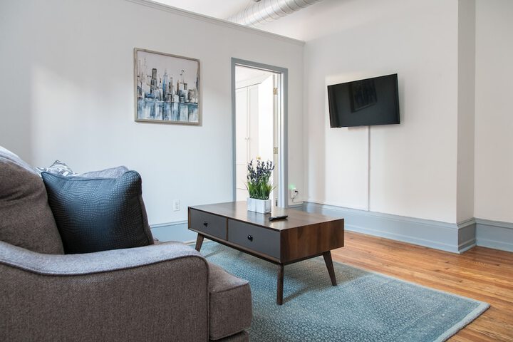 Room 4 of 25