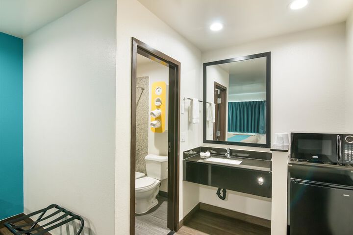 Room 10 of 35