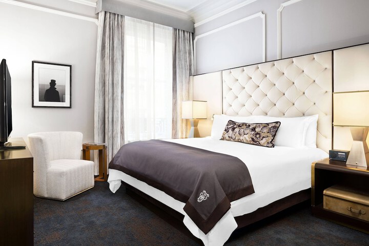 Room 30 of 136