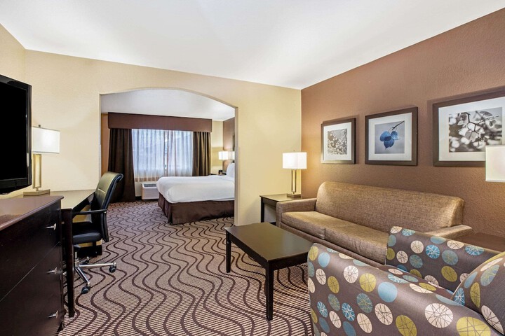 Room 22 of 37