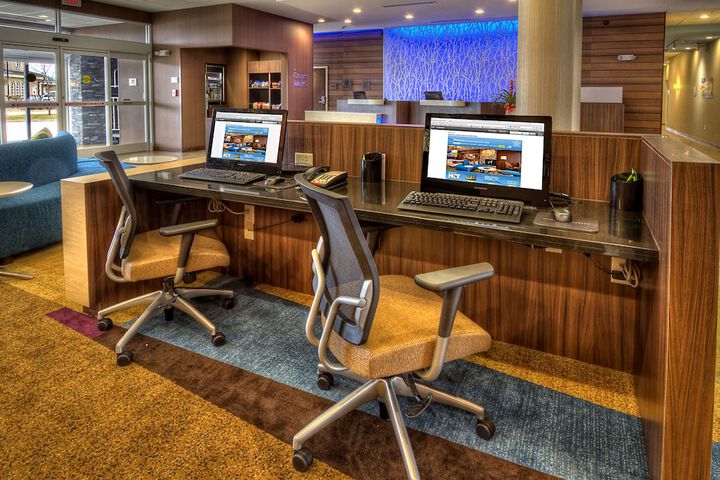 Business Center 32 of 33