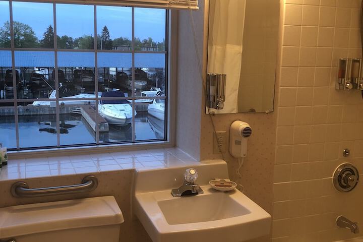 Room 42 of 65