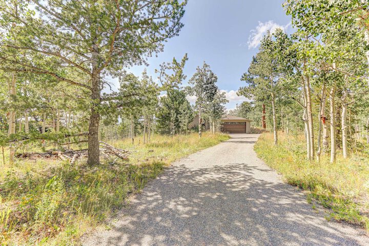 Mountain Views + Hot Tub: Airy Forest Escape!