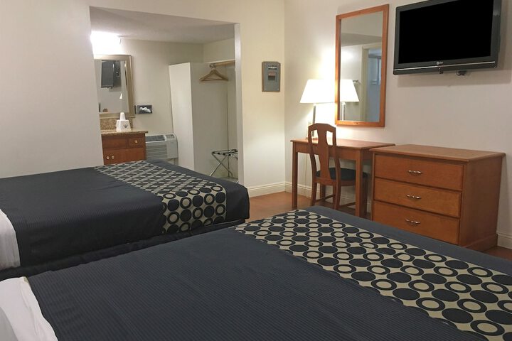 Room 10 of 12