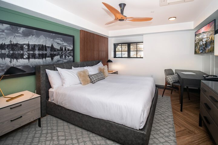 Room 73 of 102