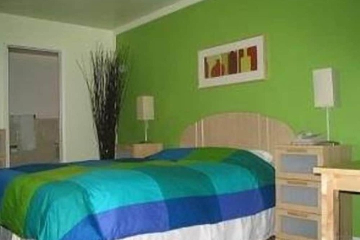 Room 4 of 6