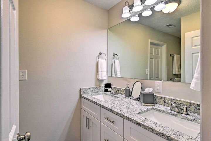 Downtown Southern Pines Townhome With Deck!