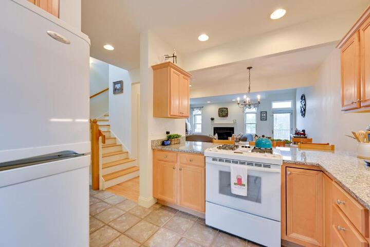 Bright Condo w / Community Perks: Near Ski Quechee!