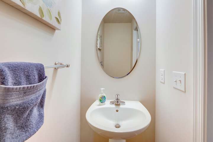 Sunlit Milford Townhome 2 Mi to Riverwalk!