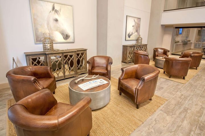 Hotel Renovo Des Moines UrbandaleTapestry Collection Hilton
